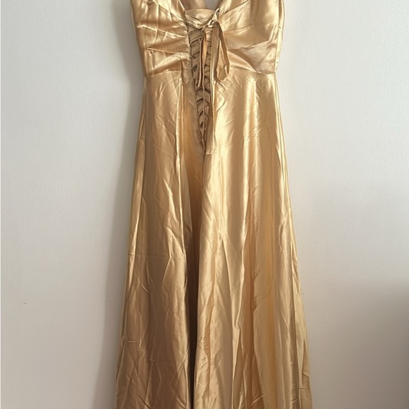Elegant Gold Evening Gown - Picture 2 of 2